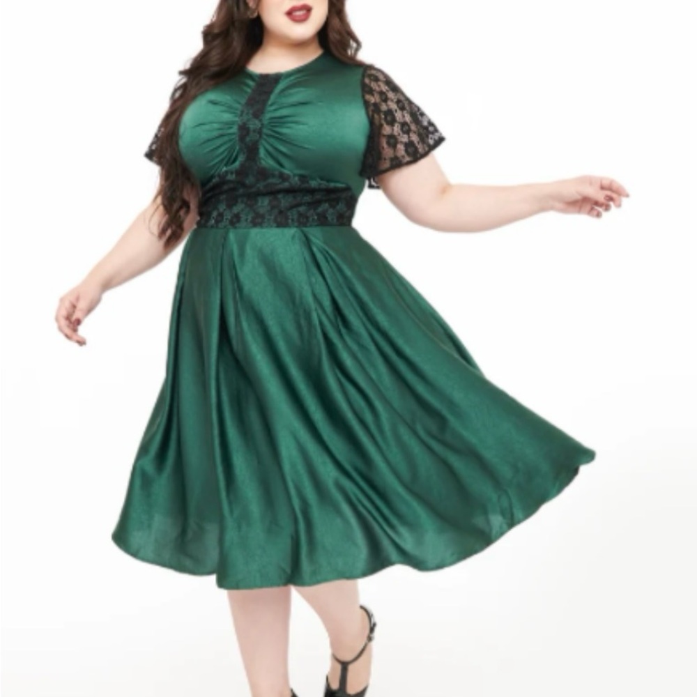 Elegant Green Lace Sleeve Dress